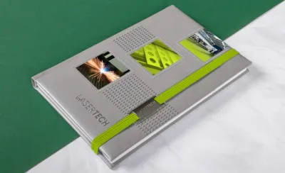 Notes reklamowy A5 z gumką i logo