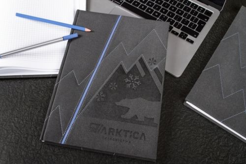 Organizer A4 z efektowym szyciem i tłoczoną grafiką