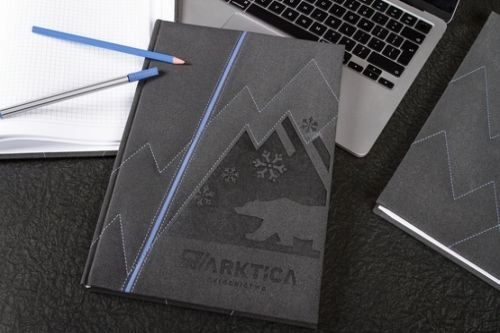 Organizer A4 z efektowym szyciem i tłoczoną grafiką