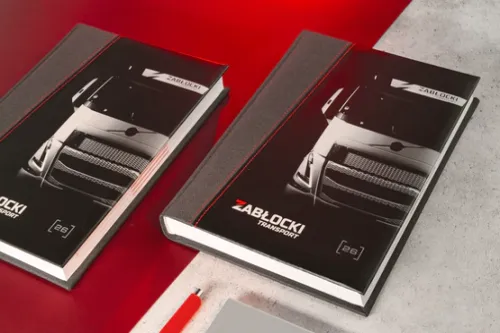 Kalendarz książkowy dla firmy transportowej z grafiką