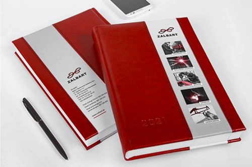 Okładka terminarza łączona z grafiką i skóropodobnym materiałem