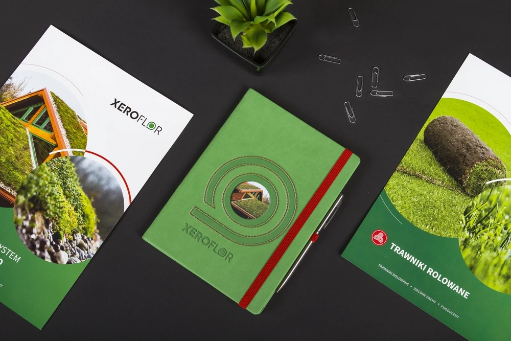 kalendarz nadruk grafiki uv tloczenie i zamykanie na gumke notatnika 02