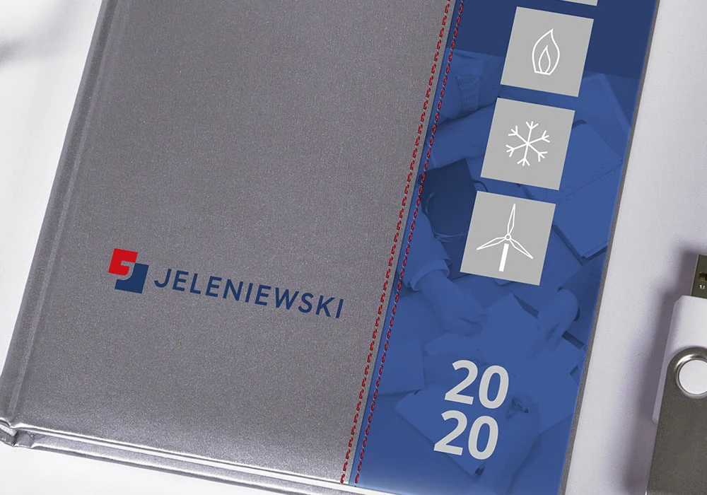 kalendarz oprawa kalendarza z grafika firmowa i przeszyciem 1
