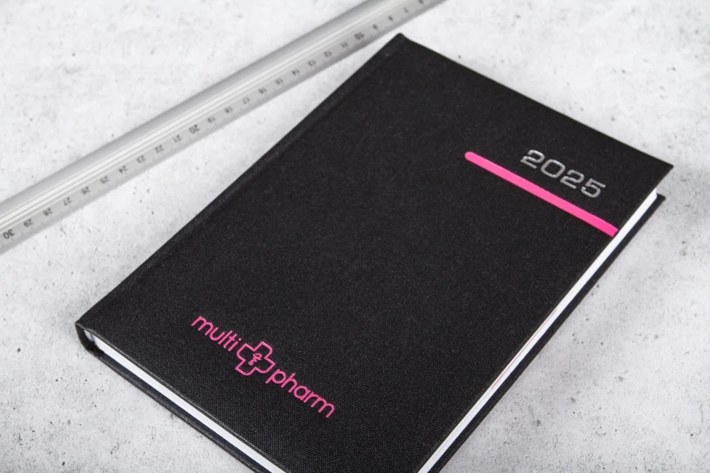 organizer biznesowy a4 z paskiem rozowy hot stamping